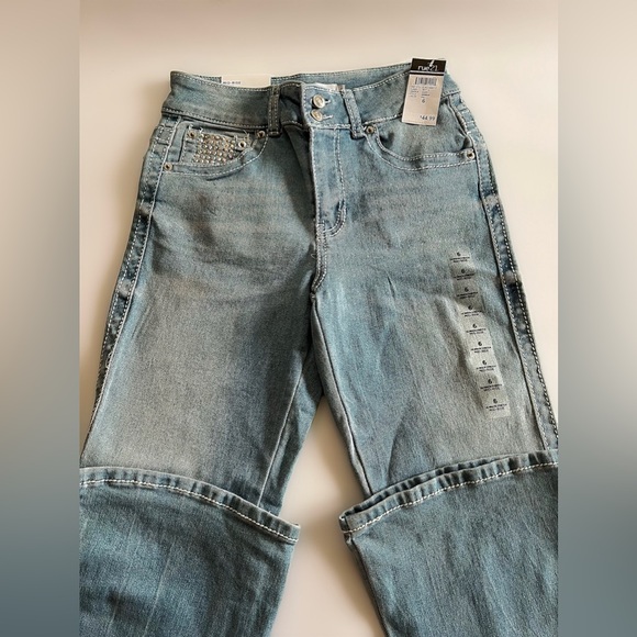 Rue21 Mid - Rise Boot Ultimate Stretch Flare Jean Size 6 - Picture 3 of 13